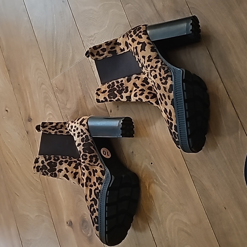 leopard print boots size 10 new never worn absolutely perfect beautiful brand 7